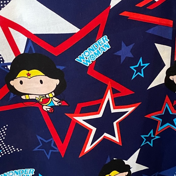 Wonder Woman Scrub Top Medium Mock Wrap Top Cotton New Nurses CNA DC Comics - Picture 7 of 11